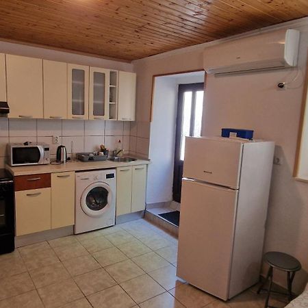 Studio Apartman Kastel Kambelovac Каштела Екстер'єр фото