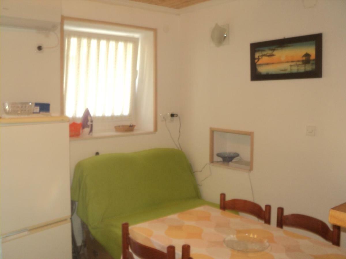 Studio Apartman Kastel Kambelovac Каштела Екстер'єр фото