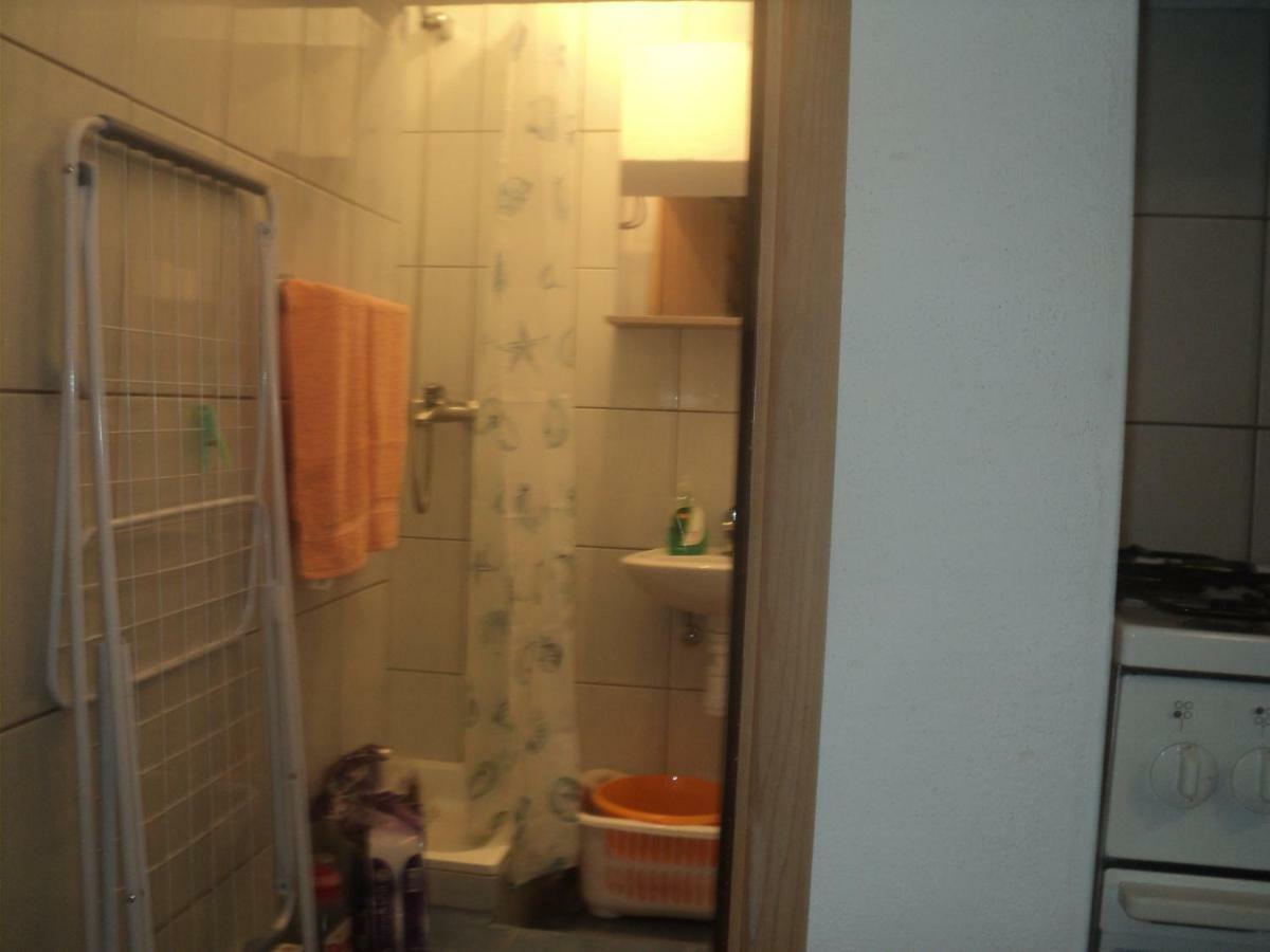 Studio Apartman Kastel Kambelovac Каштела Екстер'єр фото