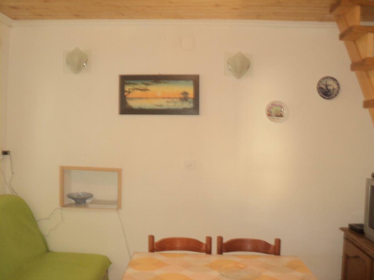 Studio Apartman Kastel Kambelovac Каштела Екстер'єр фото